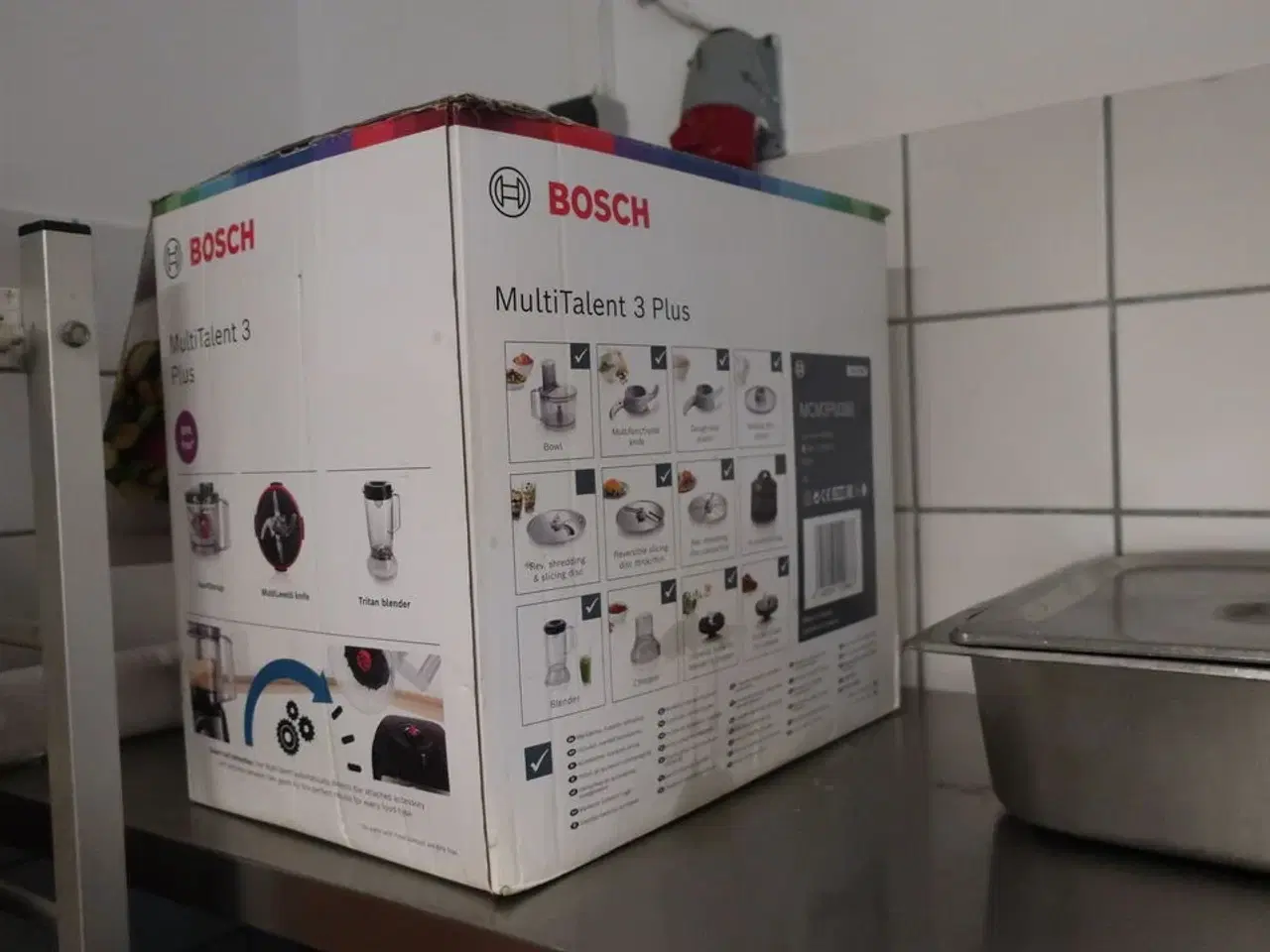 Billede 3 - Reol med indhold