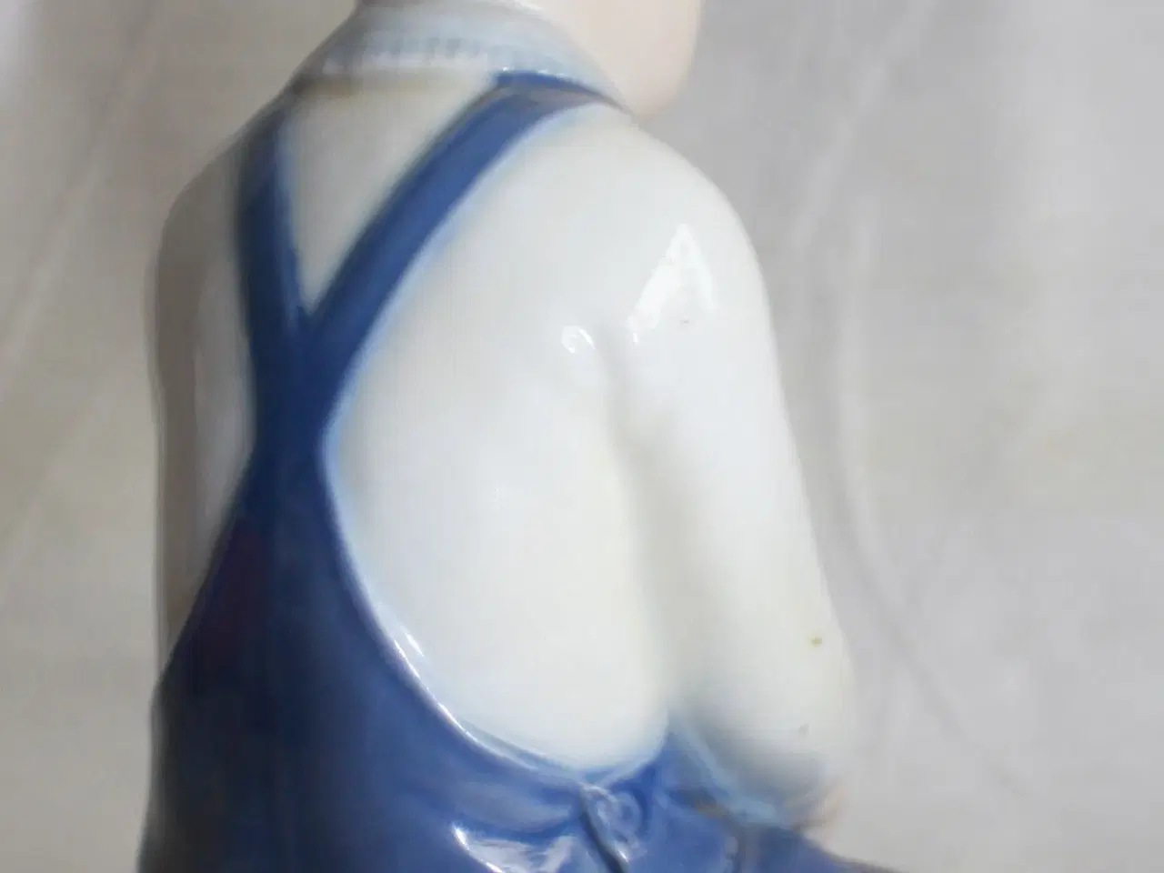 Billede 6 - Porcelænsfigur, "Dreng med spand" fra B&G