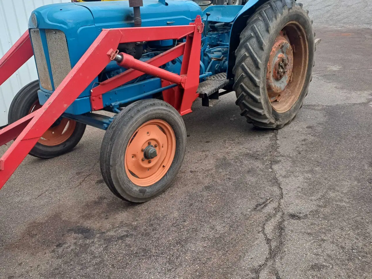 Billede 7 - Traktor med frontlæsser