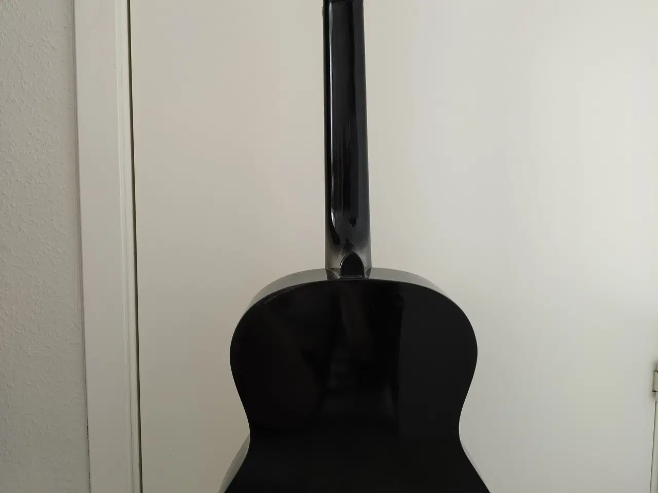 Billede 5 - Pæn og velholdt billig guitar