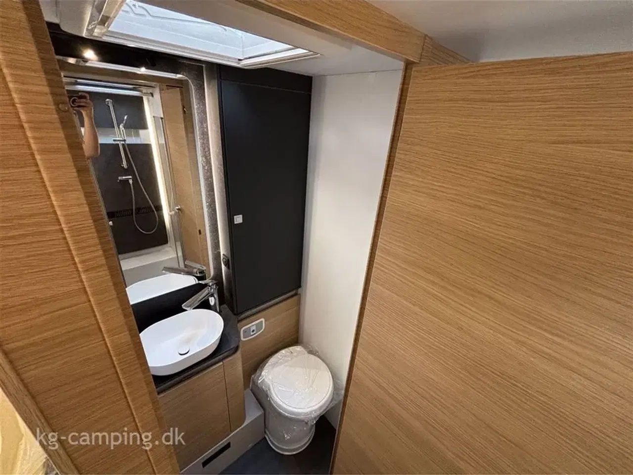 Billede 18 - 2024 - Adria Sonic Plus 700 DL   Adria Sonic 700 DL – Bestilt hjem med topudstyr!