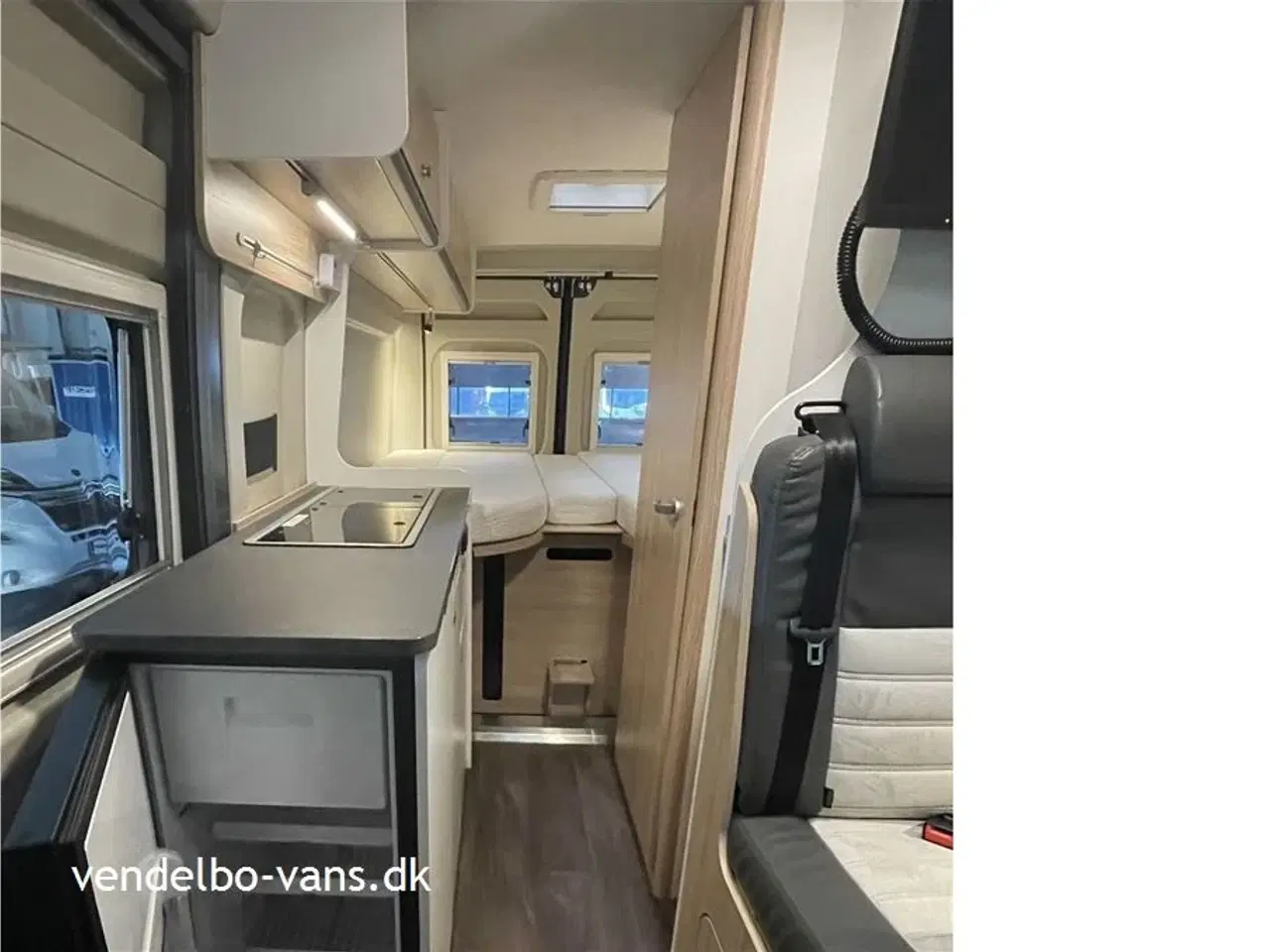 Billede 15 - 2022 - SunLight Cliff 640 Adventure Edition   Let kørt Van model med enkeltsenge og 9 trins automatgear