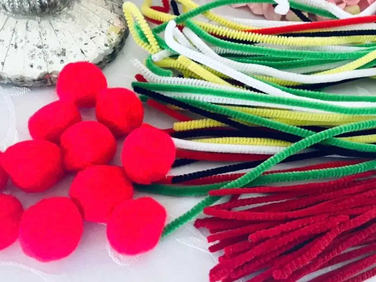 Billede 1 - Blandet plastkugler og piberenser til hobby 