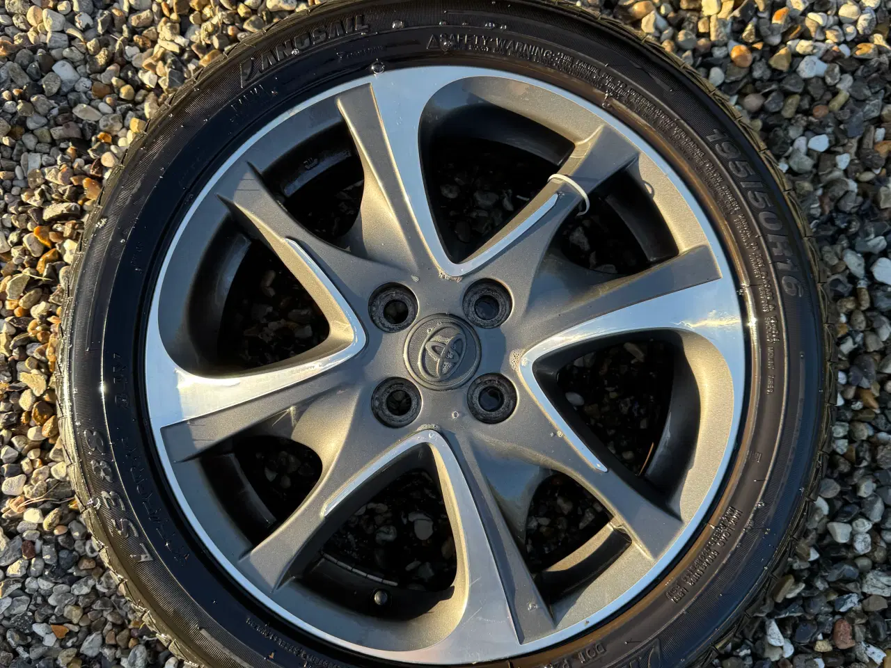 Billede 2 - Originale 16” Toyota alufælge med sommerdæk