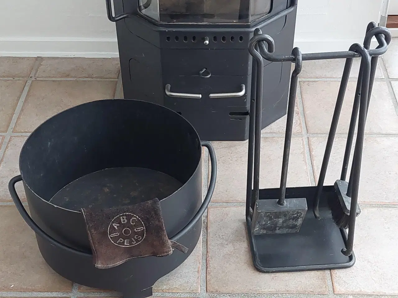 Billede 1 - Gedigen brændespand med pejsesæt