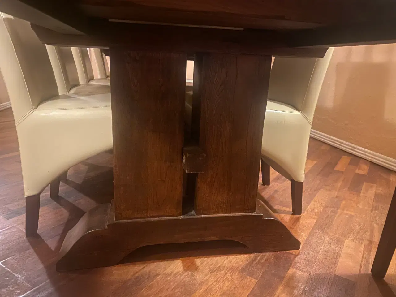 Billede 4 - Langbord i massivt eg med 12 stole