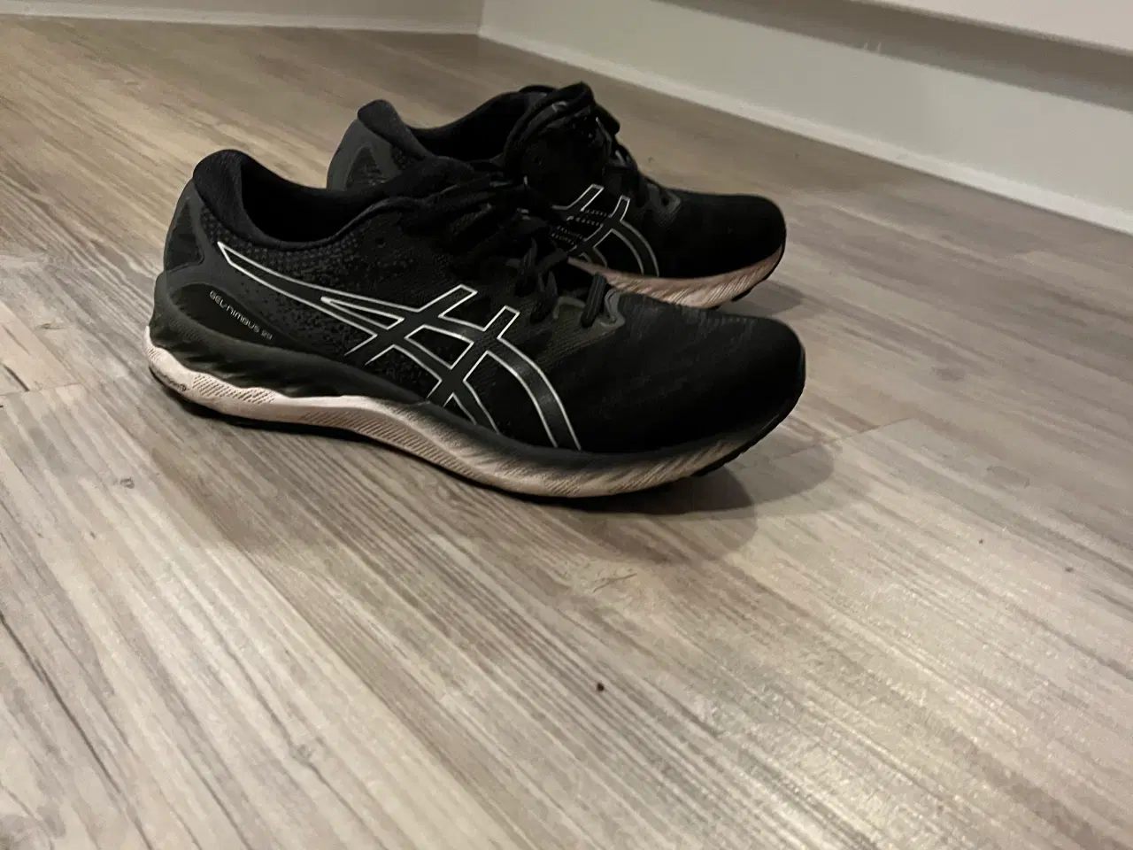 Billede 2 - Fine løbesko eller fritidssko