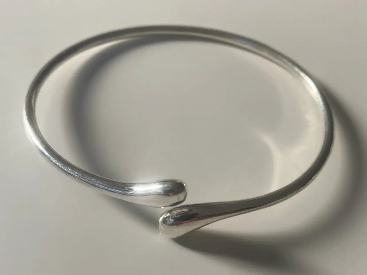 Billede 1 - * Sterlingsølv; Smukt dråbeformet armbånd