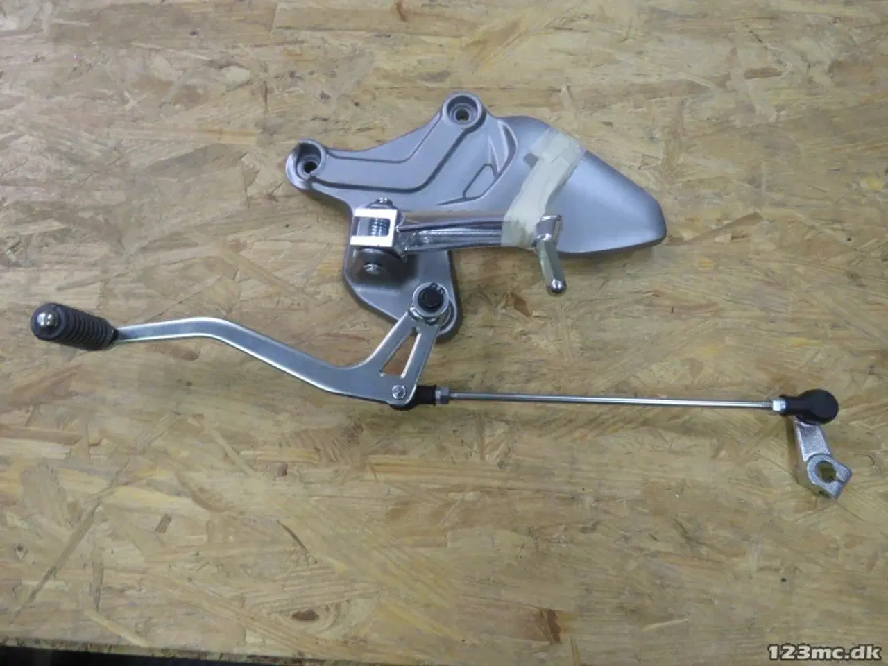 Billede 2 - Komplet fodhvilerkonsol Suzuki SV650 2007-->