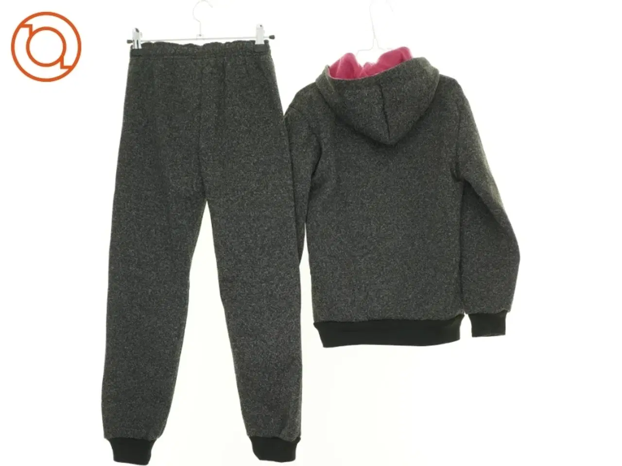 Billede 2 - Joggingsæt (buks og lynlåstrøje - 2 stk.) (str. 140 cm)