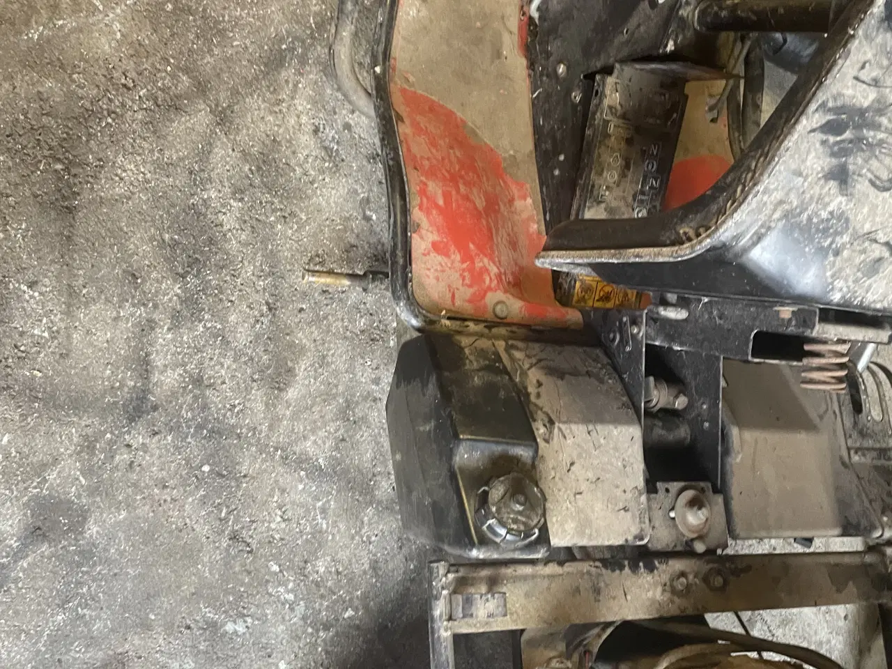 Billede 9 - JONSERED havetraktor Model FR2113 MA BRIGGS START