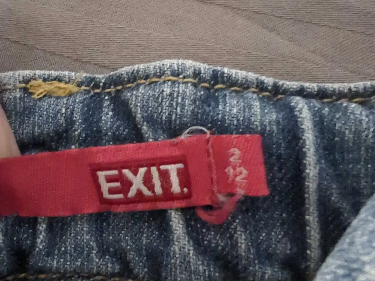 Billede 3 - Lyseblå quiltet jakke med trykknapper og to lommer