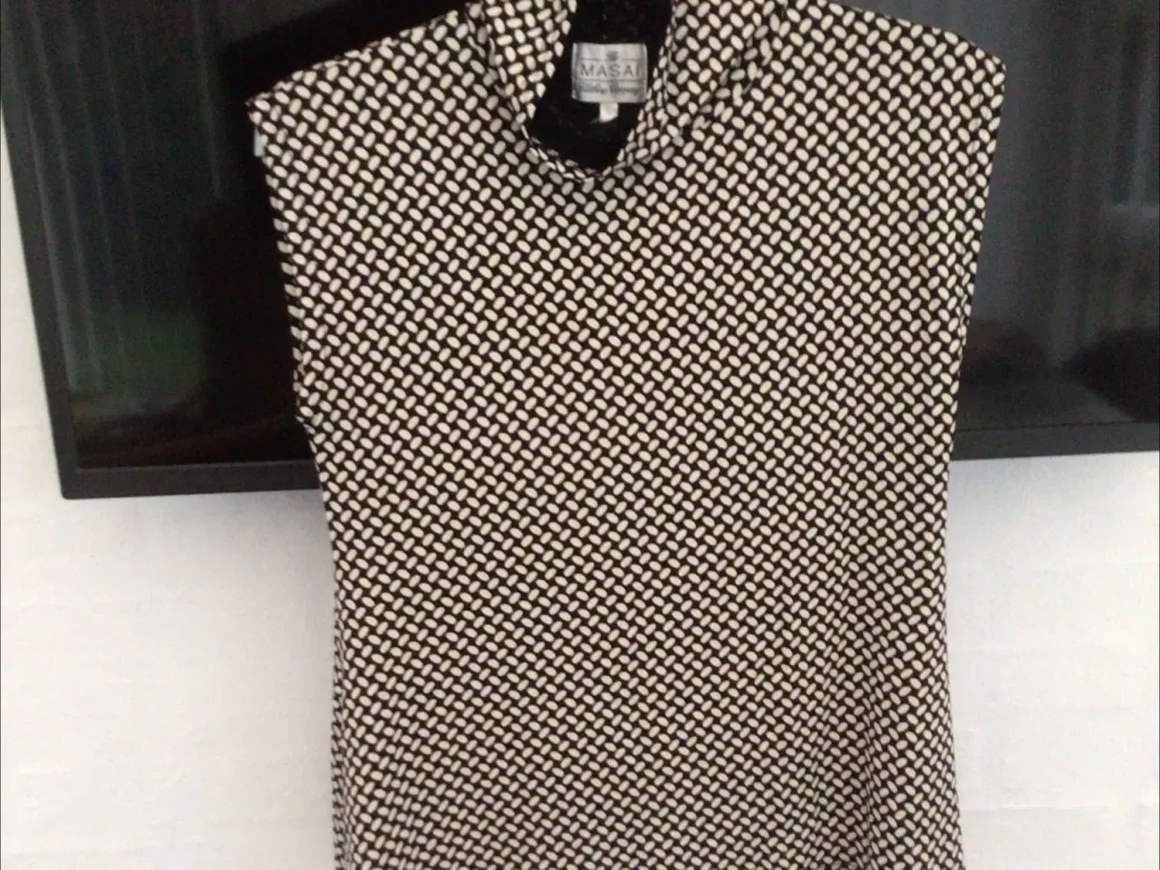 Billede 1 - Top med høj hals. Str.L