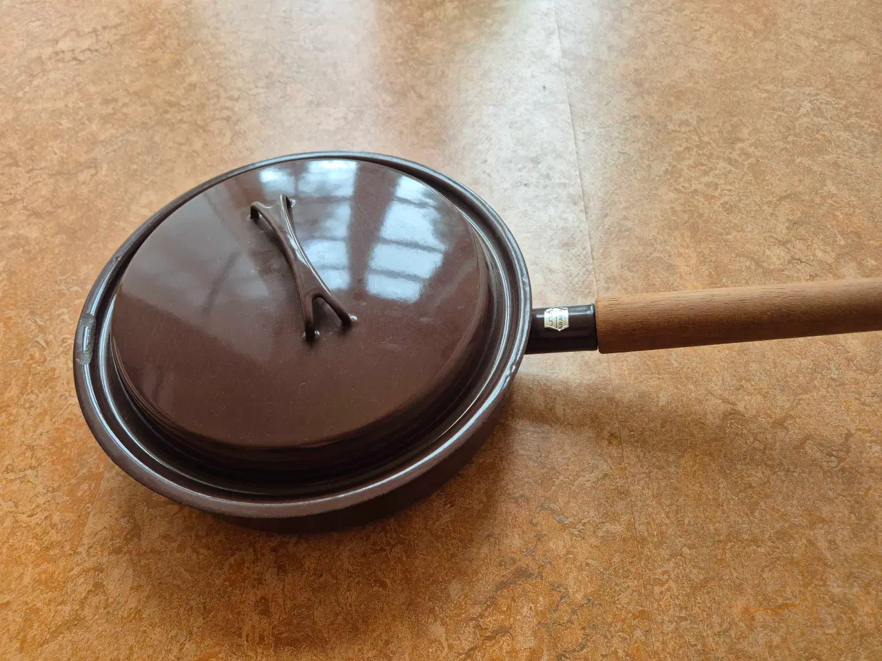 Billede 1 - Emaljeret pande med låg fra Arabia