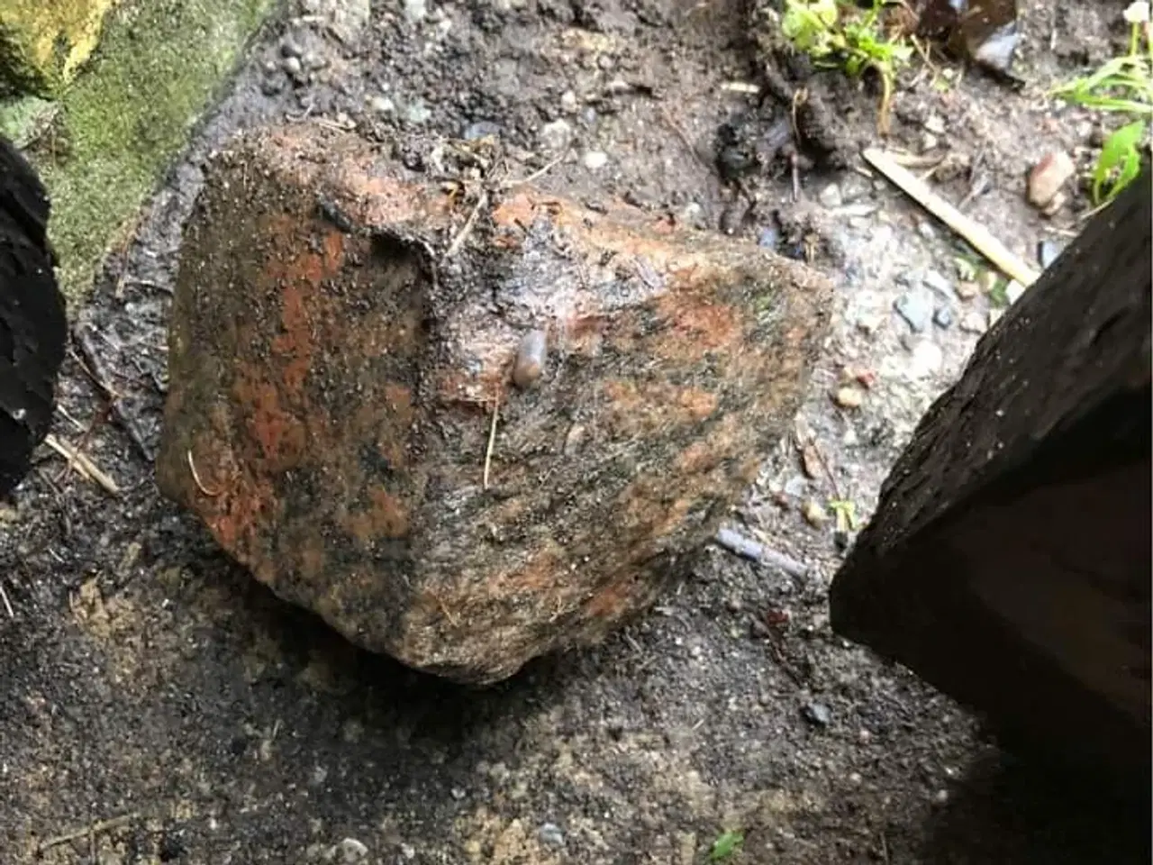 Billede 4 -  Røde granit chaussesten. Ca 2 ton i hver kasse