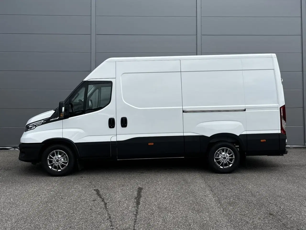 Billede 12 - Iveco Daily 3,0 35S18 12m³ Van AG8