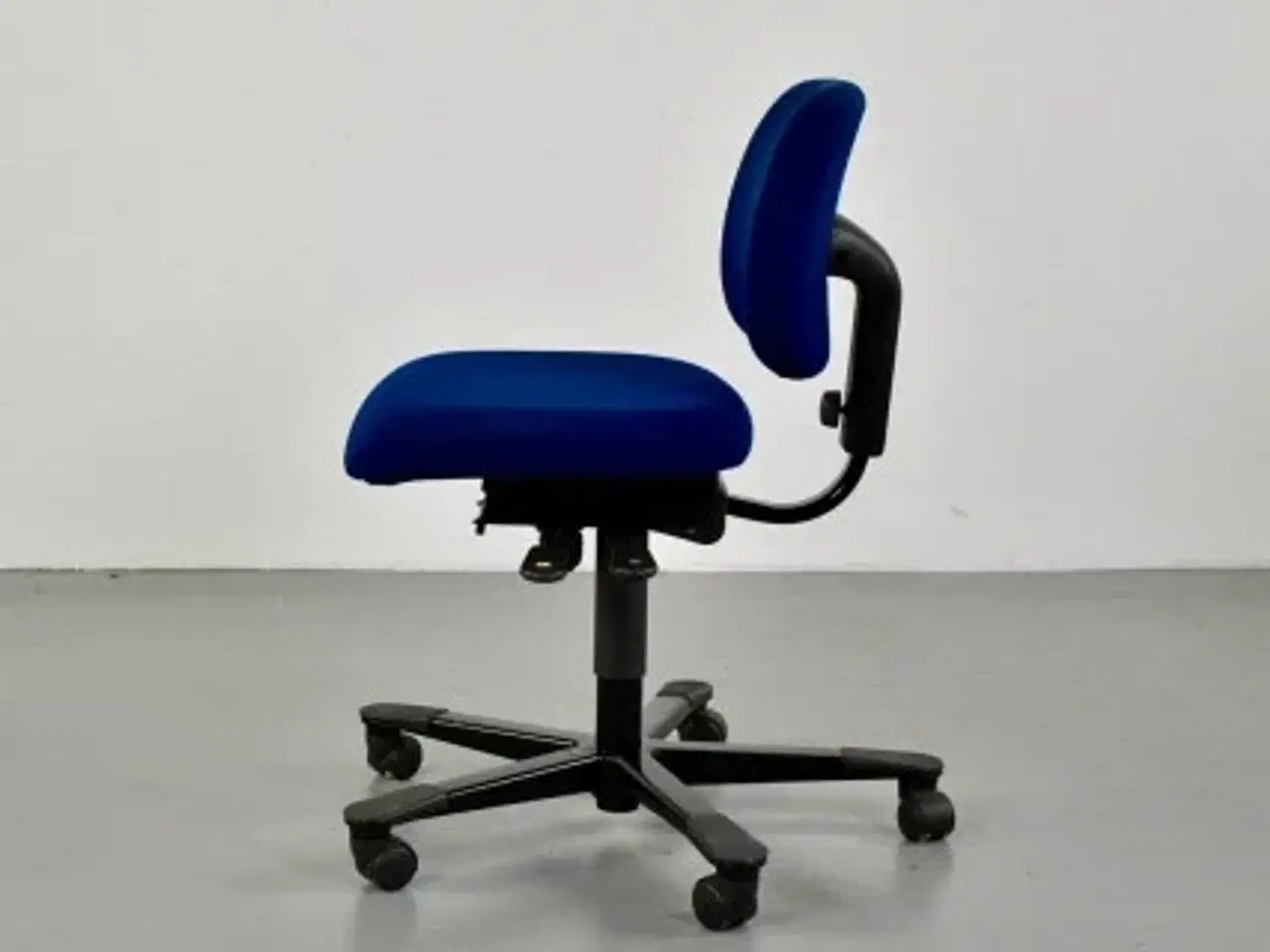 Billede 4 - Häg credo kontorstol med mørkeblå polster og sort understel