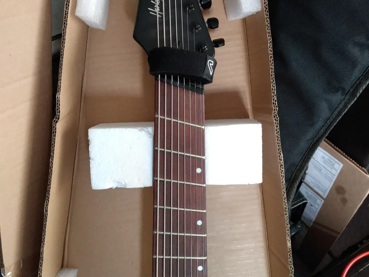 Billede 3 - 8 strenget fanfret guitar