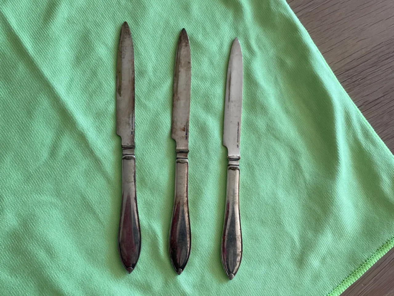 Billede 1 - Tre små knive - prima nysilver 17 cm.  Ikke pudset