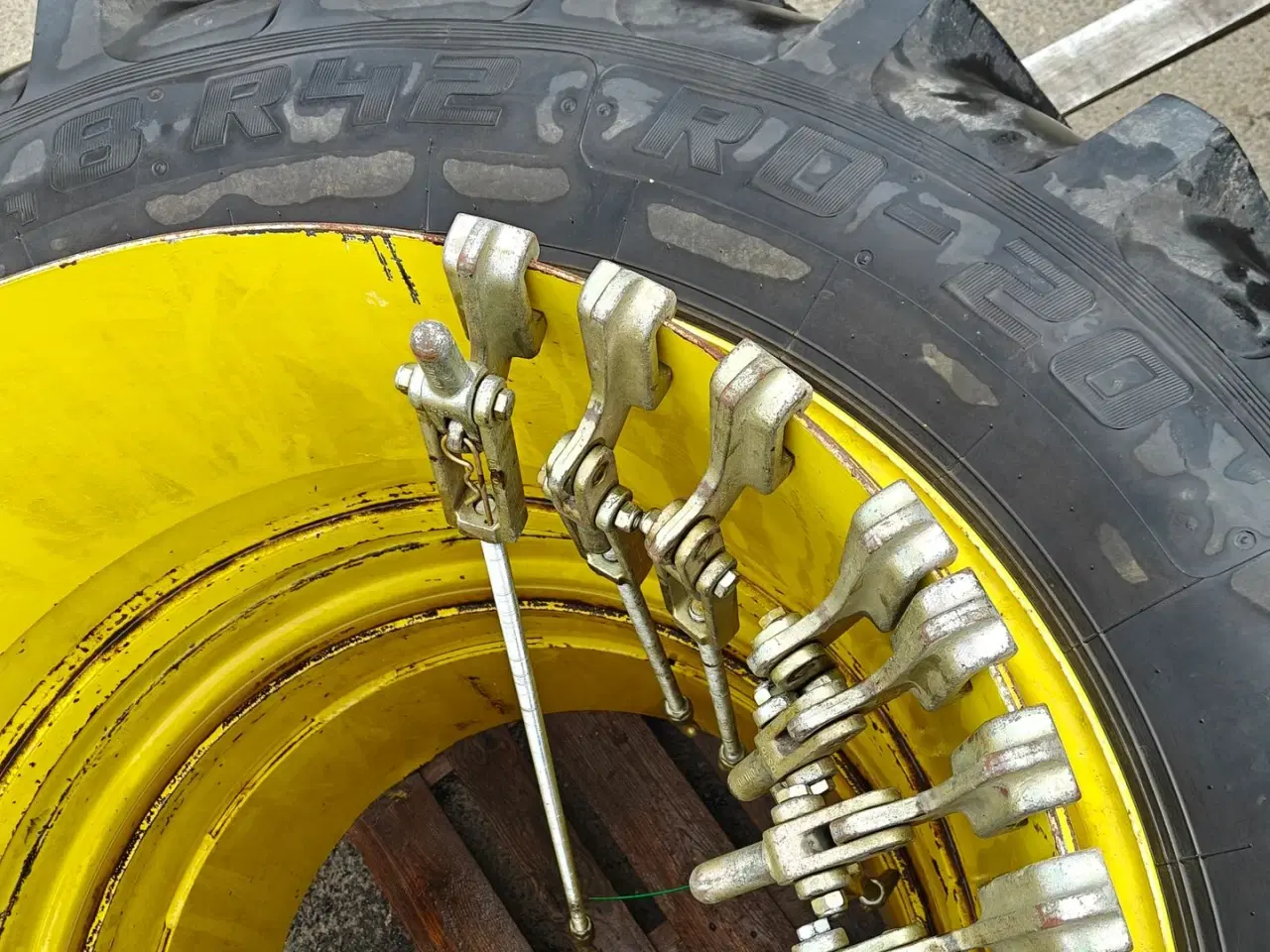 Billede 4 - Tvillingehjul 20.8R42 inkl. låse
