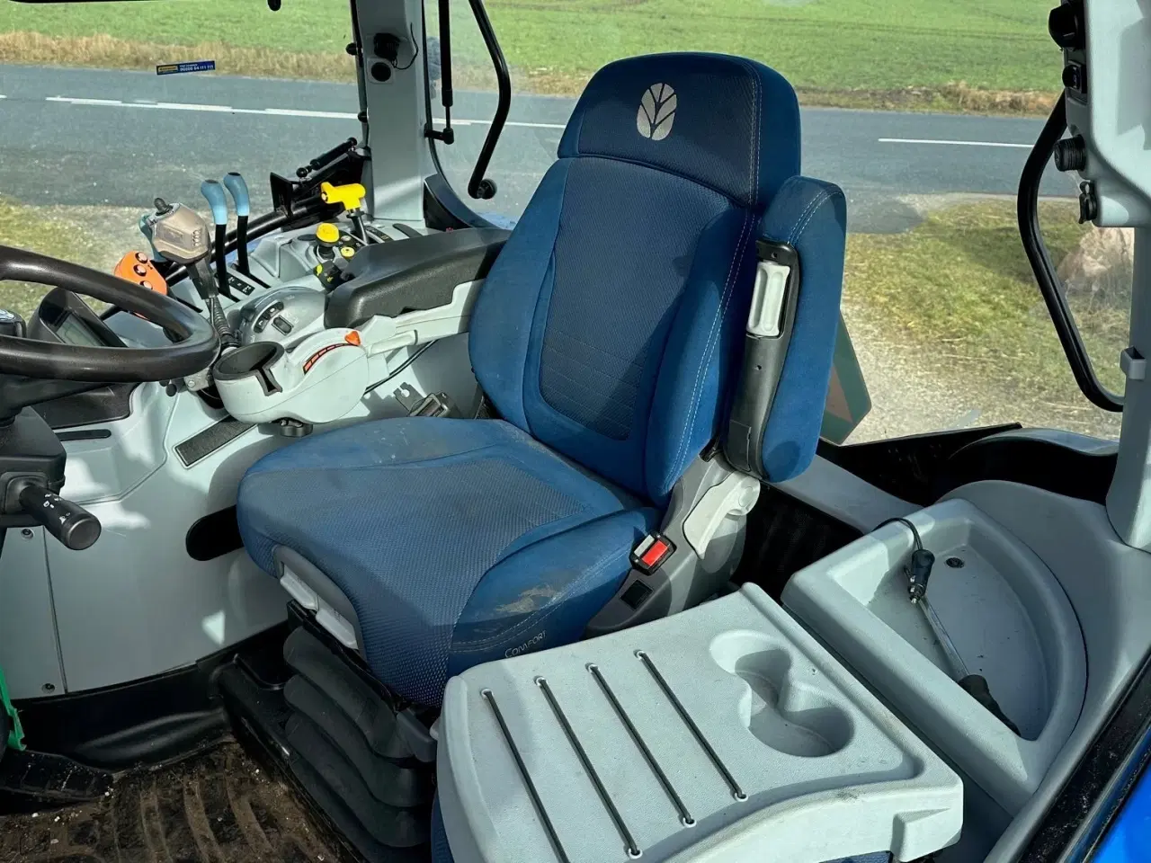 Billede 10 - New Holland T7.165 Med ÅLØ Q65 frontlæsser, frontlift og hitch krog