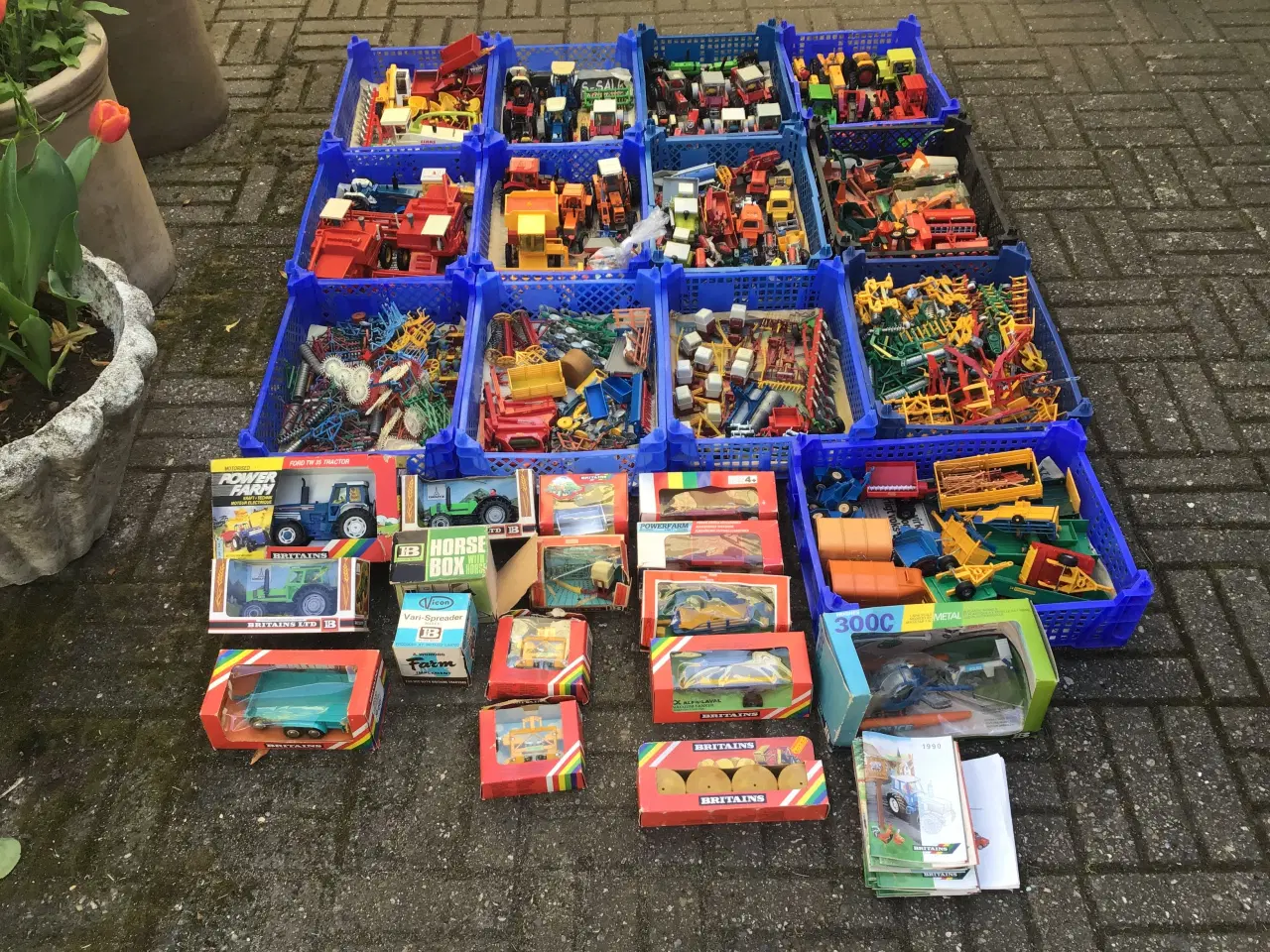 Billede 1 - Britains traktor + diverse 