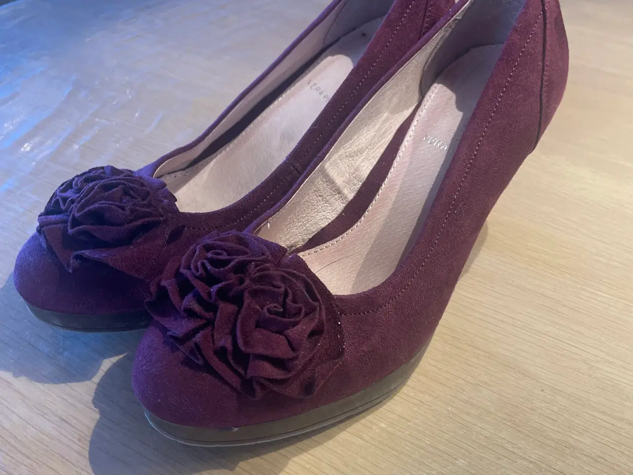 Billede 1 - Elegante stillet er sælges.