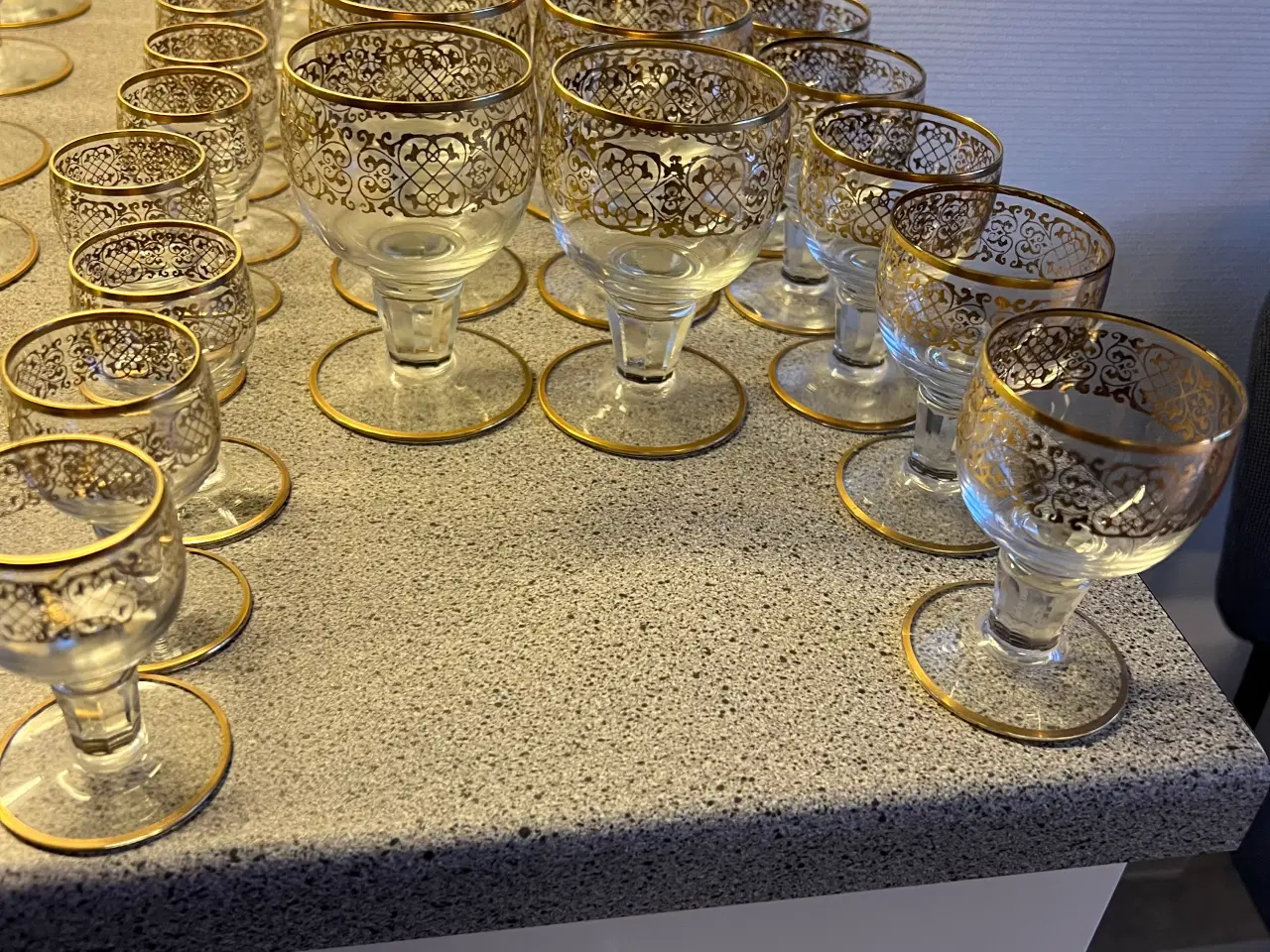 Billede 2 - Glas m guld 