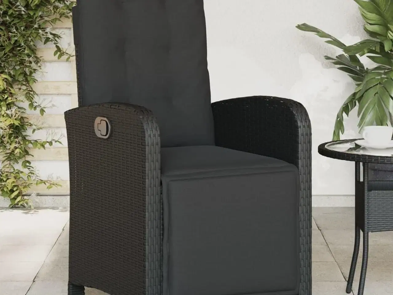 Billede 1 - Havestol med justerbart ryglæn og fodstøtte polyrattan sort