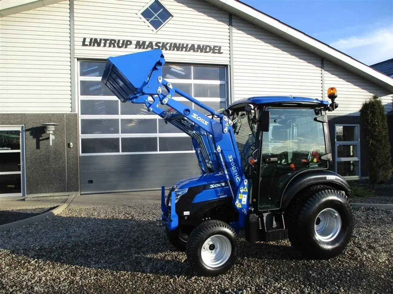 Billede 9 - Solis 26 HST Med kabine, Turf hjul og frontlæsser.