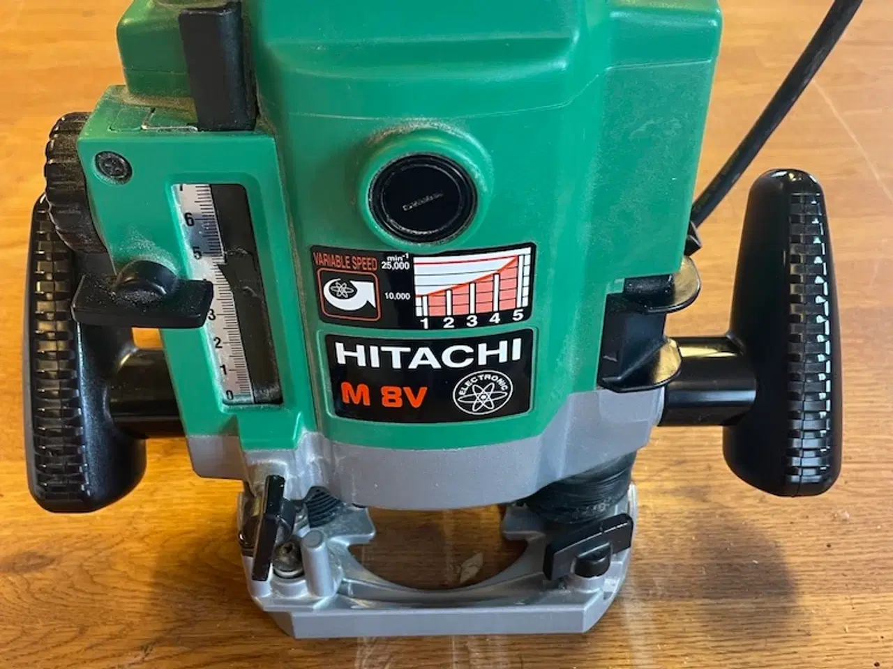 Billede 2 - Overfræser Hitachi M 8V(S) Professionel