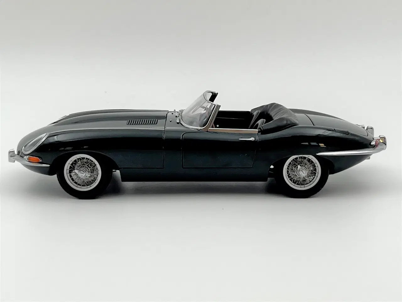 Billede 3 - AUTOart - 1961 Jaguar E-Type Roadster 3,8 - 1:18