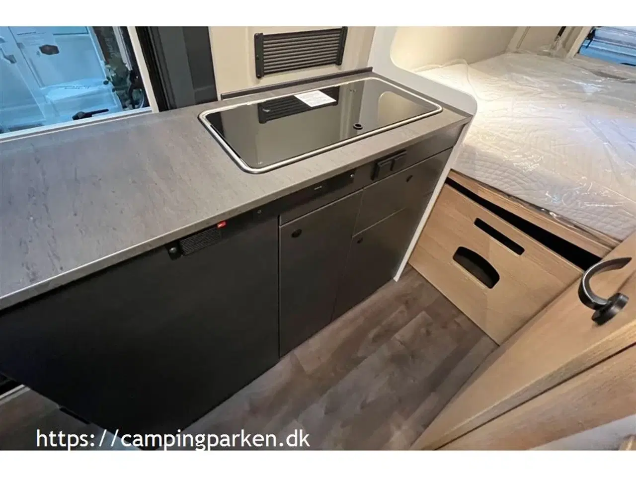 Billede 8 - 2024 - SunLight Cliff 600 Adventure Edit. - Aut. gear   Lækker camper van under 6 meter i flot 2024 design!, Grå metallak og automatgear