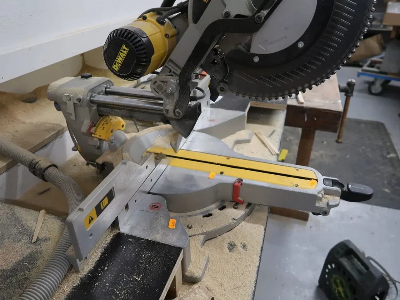 Billede 4 - Kap/geringssav DEWALT DWS780-QS