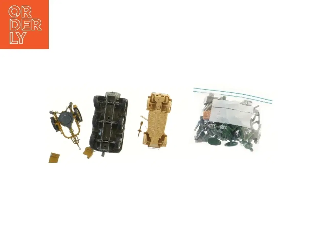 Billede 2 - Sæt af militær legetøjskøretøjer og figurer (str. 12 cm)