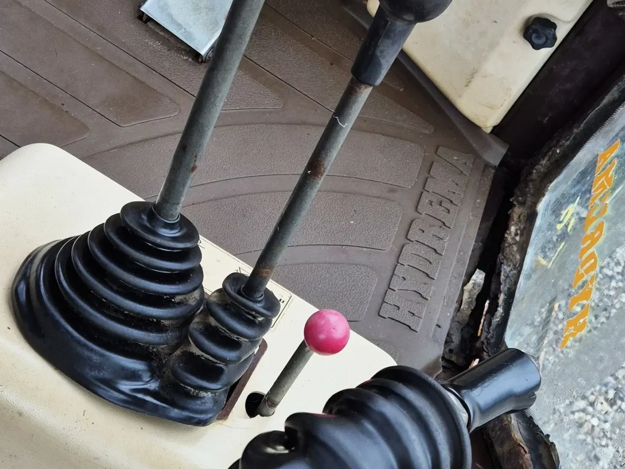 Billede 20 - Hydrema 906B / hy. skift for og bag / skovlsæt / årgang 1997