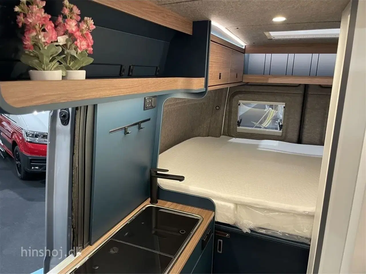 Billede 3 - 2025 - Eriba Car 600 Deep Ocean Blue Aut   Ny facelift fra VW hos Hinshøj Caravan.