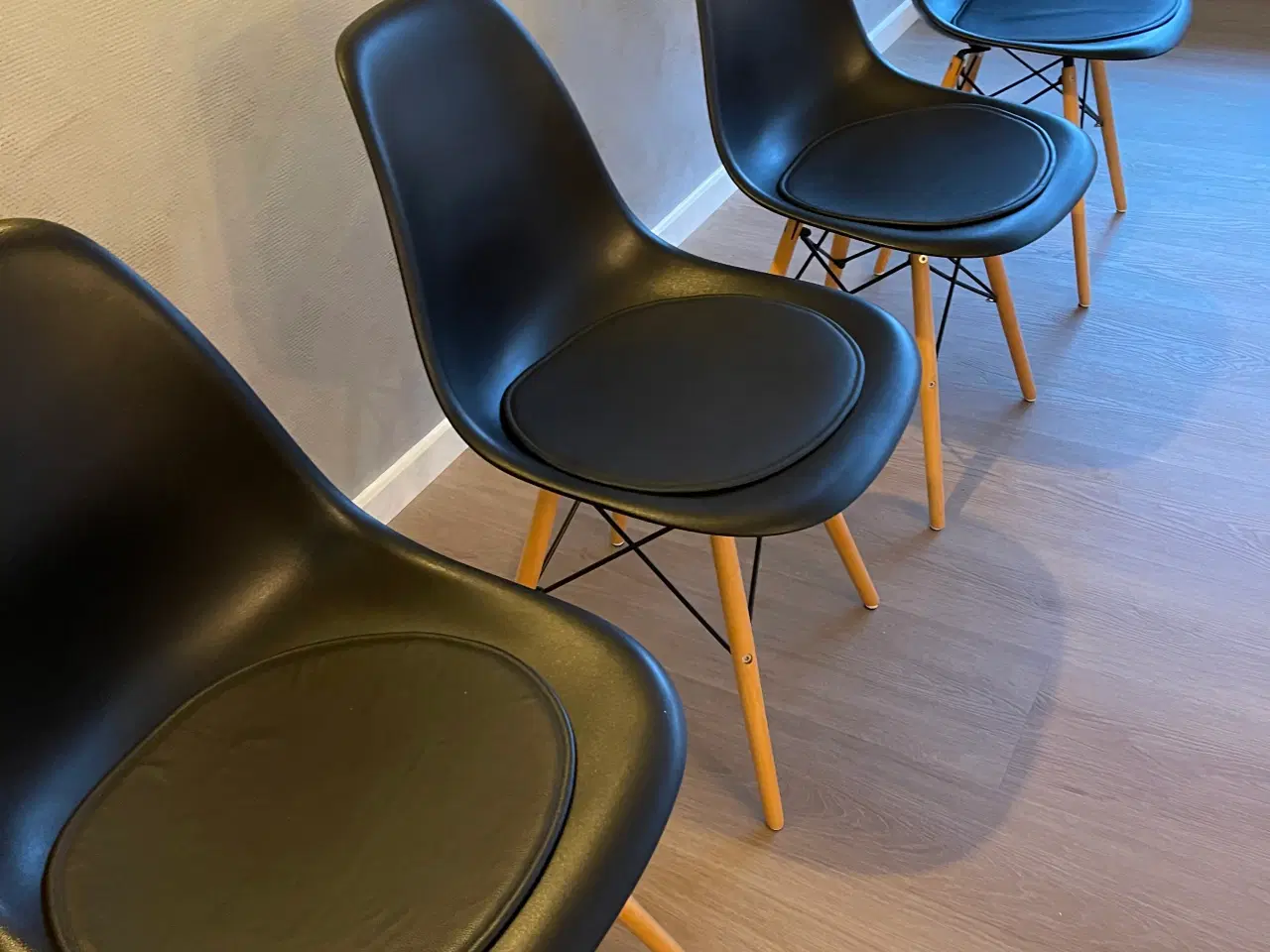 Billede 5 - Eames stole i sort