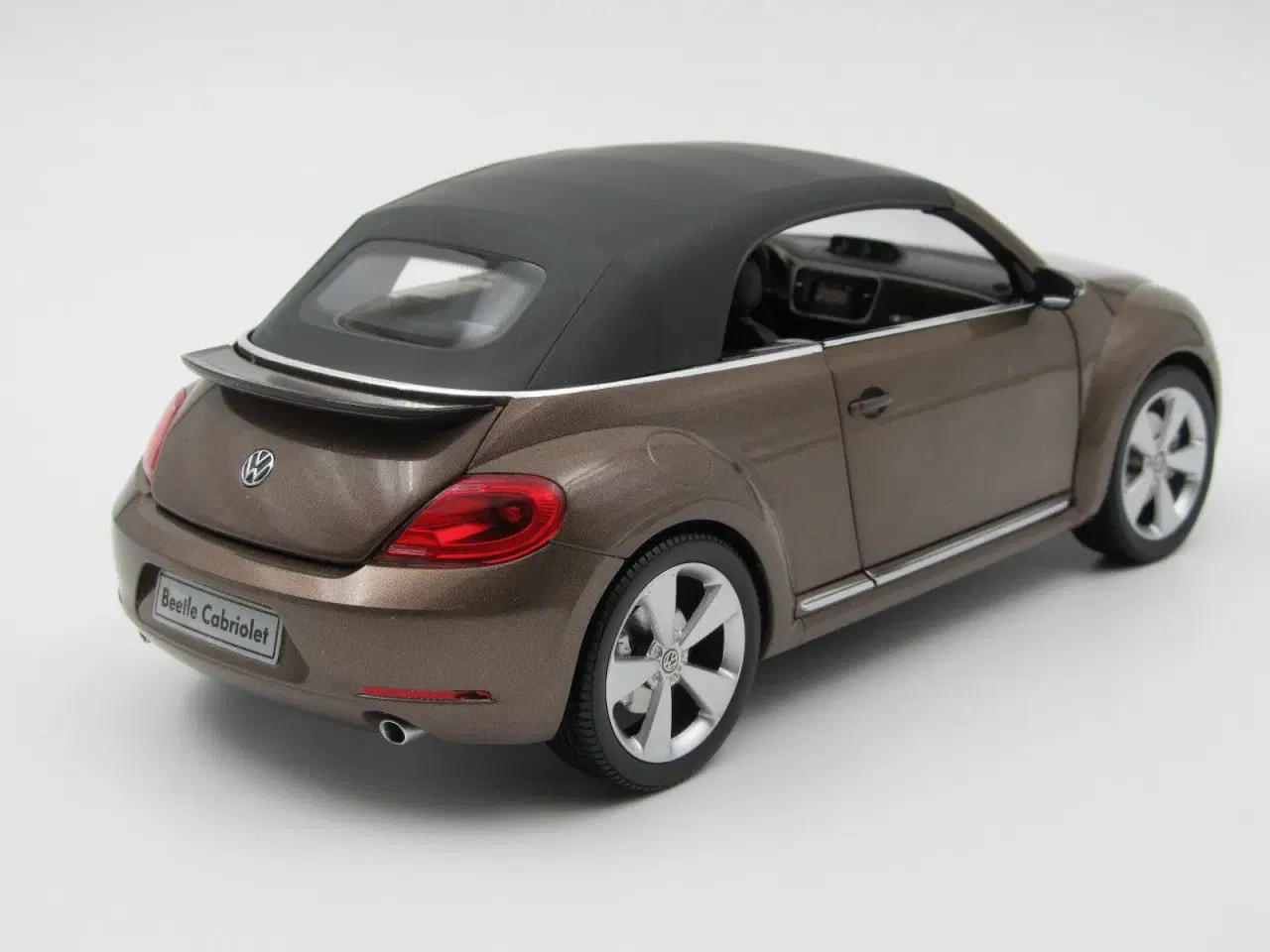 Billede 3 - 2011 VW The Beetle Cabriolet 1:18 - KYOSHO