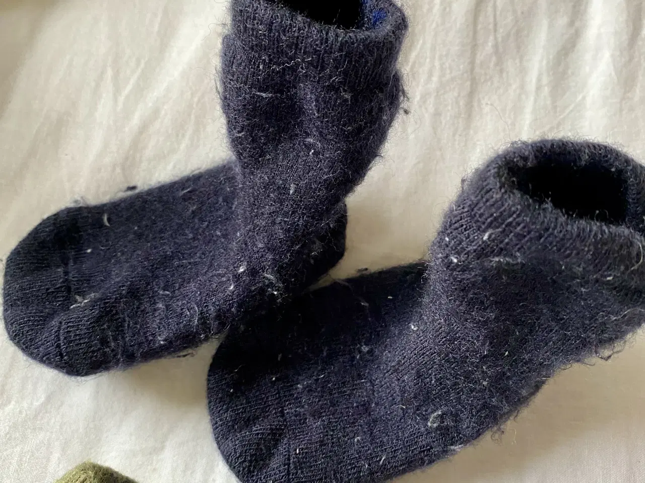 Billede 3 - 2 skridsikre strømper hjemmesko 10 cm