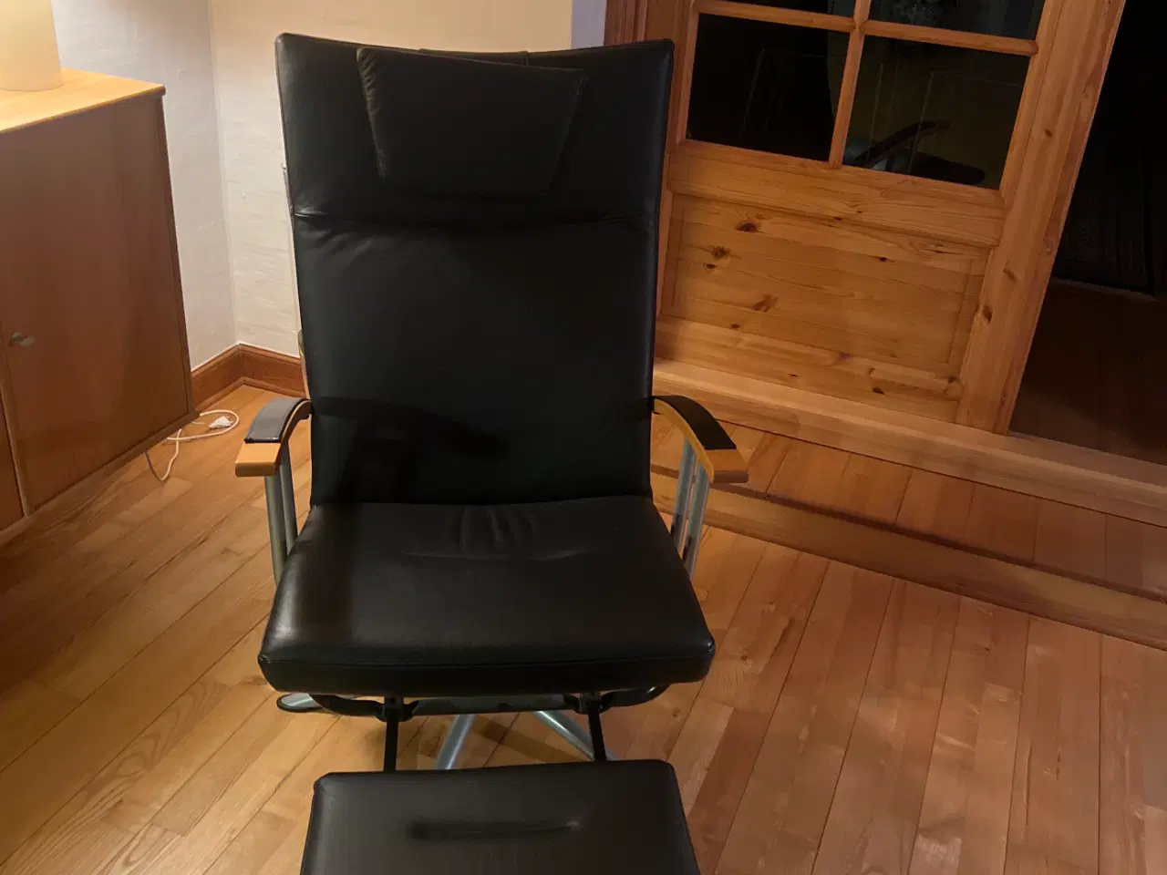 Billede 1 - Lænestol i sort læder