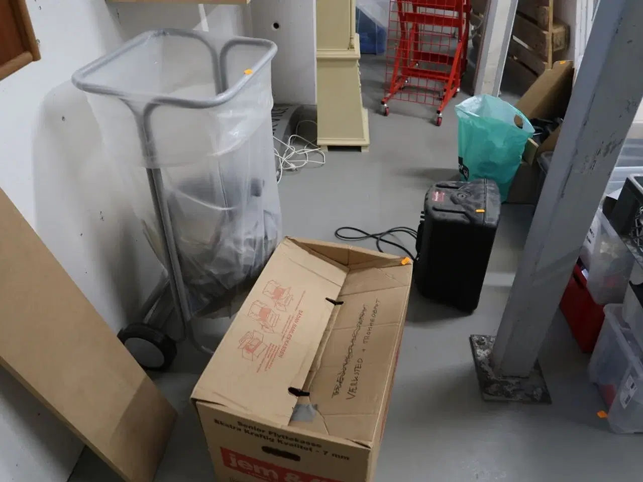 Billede 2 - Højtaler SOUNDKING, flightcase, div. Værktøj, maling m.m.