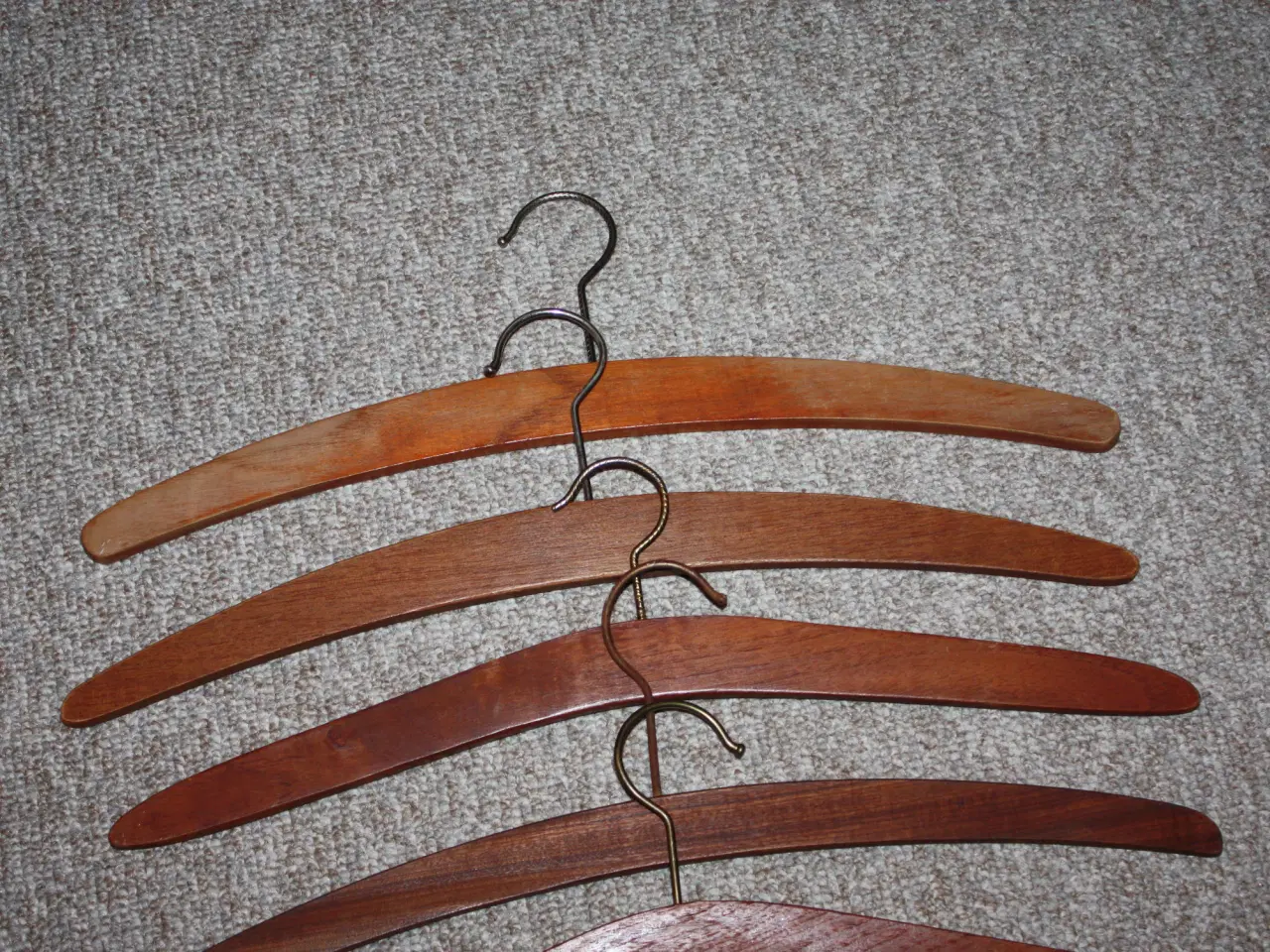 Billede 2 - Retro træ bøjler, teaktræ bøjler, tøjbøjler