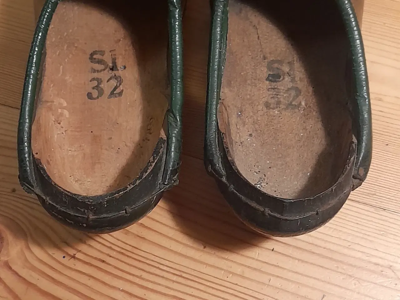 Billede 3 - Barnetræsko i træ og læder