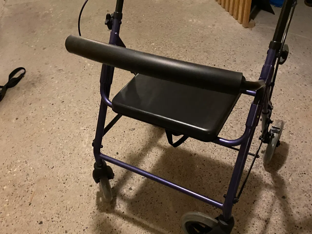 Billede 4 - Rollator købt for kort tid siden