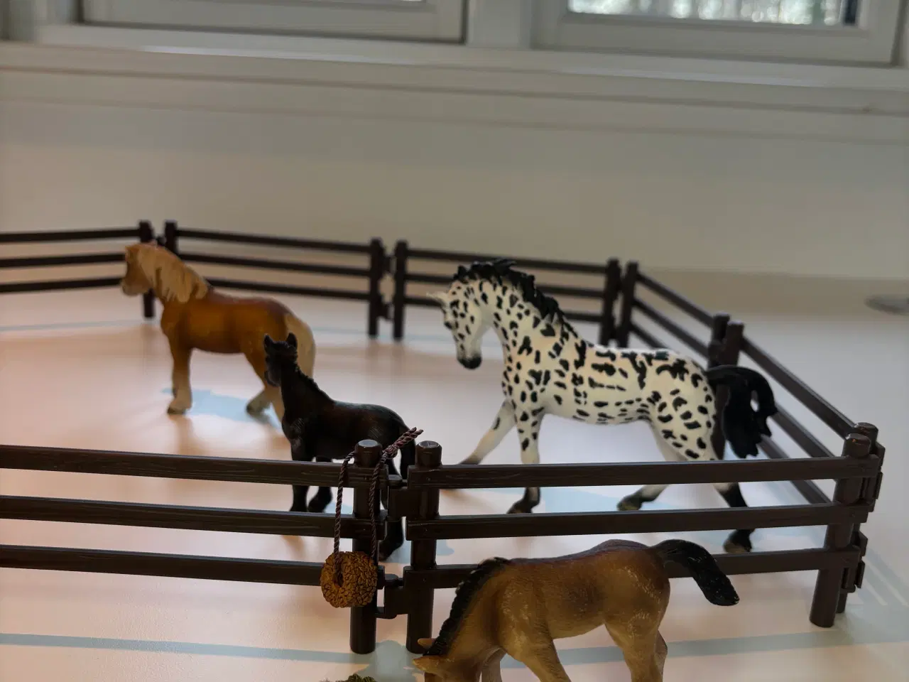 Billede 9 - Schleich fold område med 5 stk heste