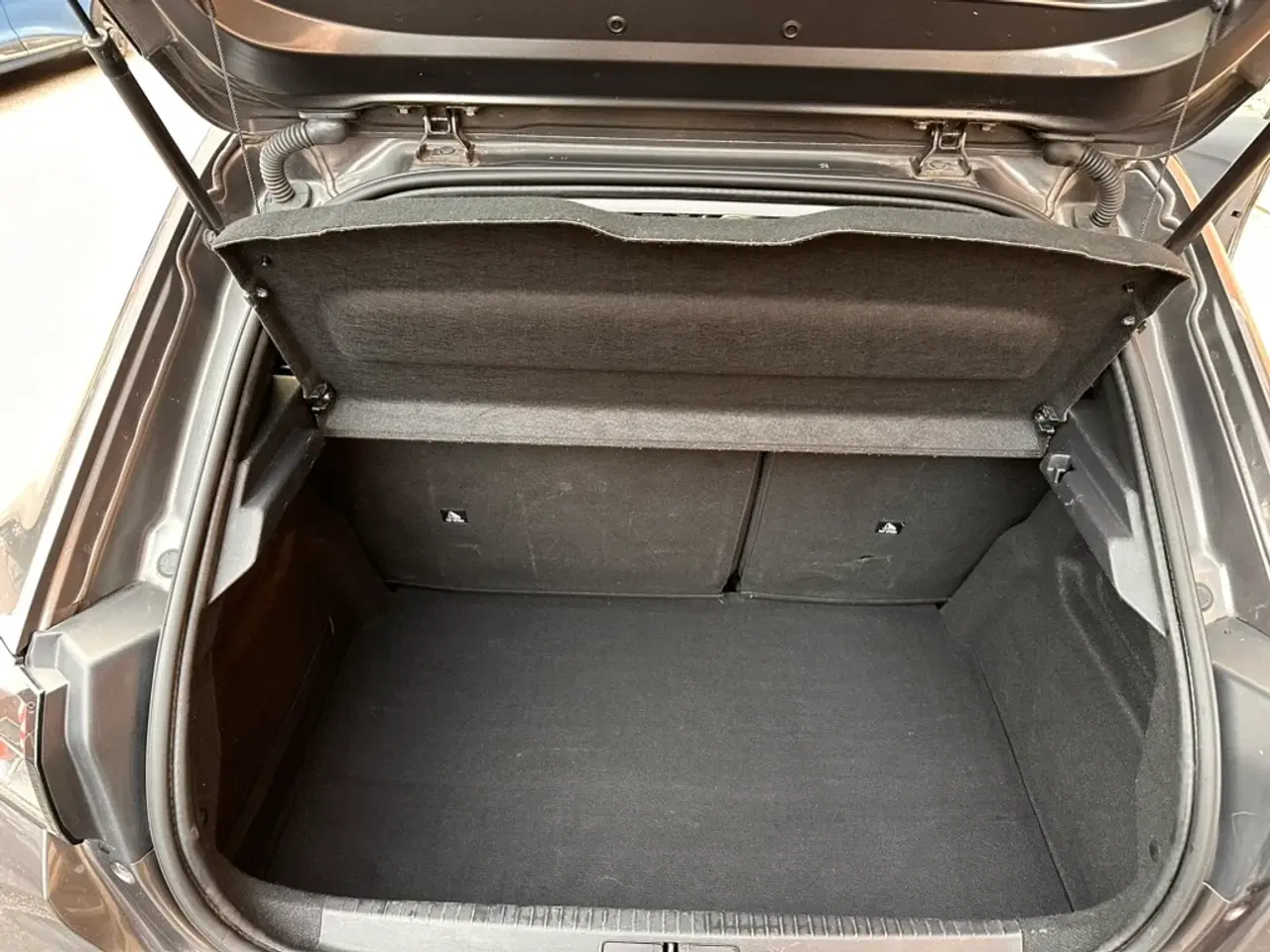 Billede 7 - Velholdt 208er