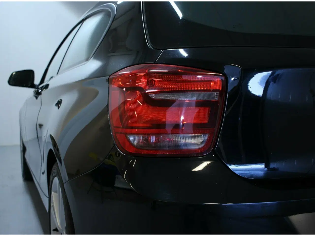 Billede 3 - Velholdt 2013 BMW 1-serie med M-udstyr