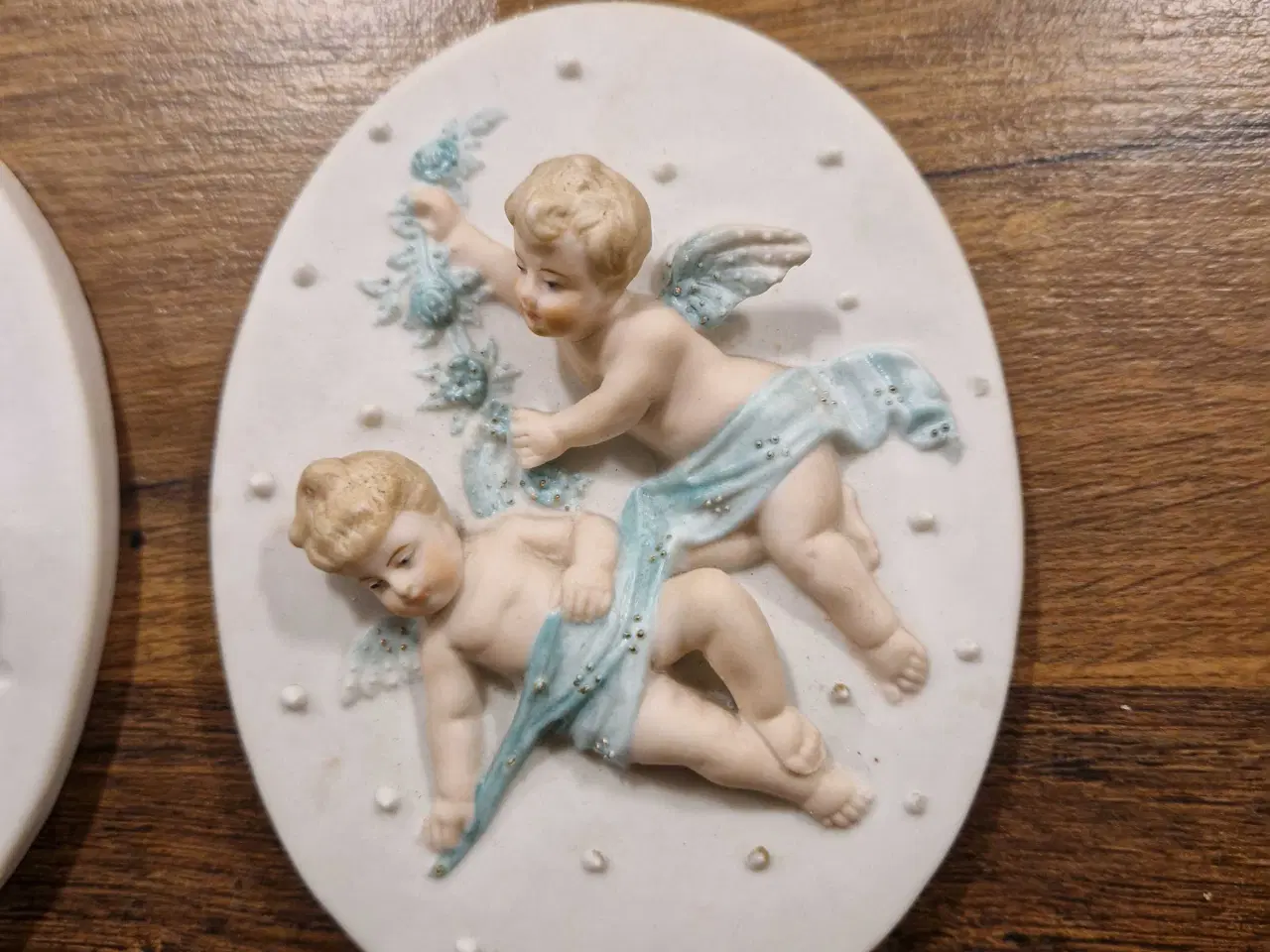 Billede 5 - Antikke relieffer I biscuit porcelæn 