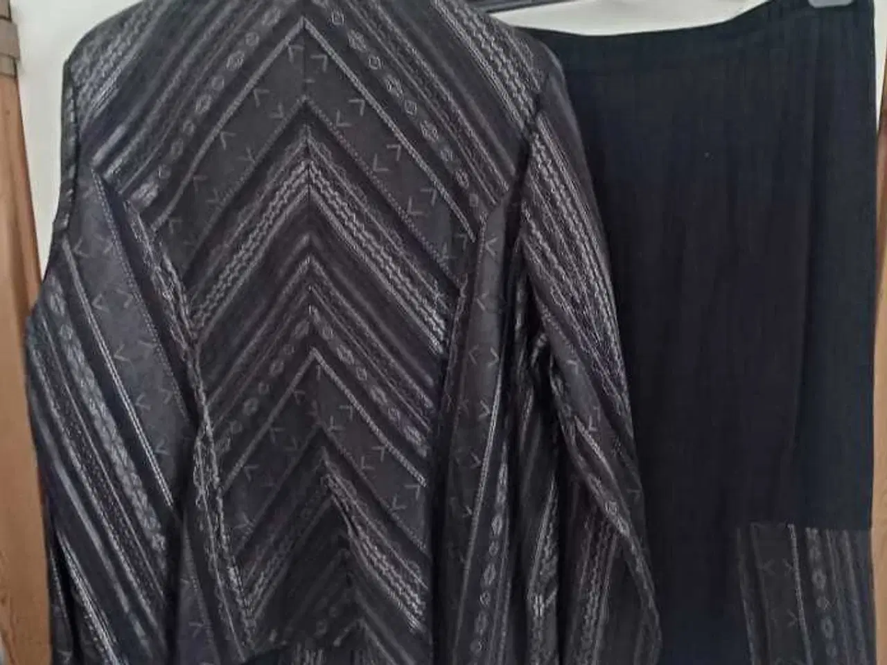 Billede 2 - Flot sæt i str 48